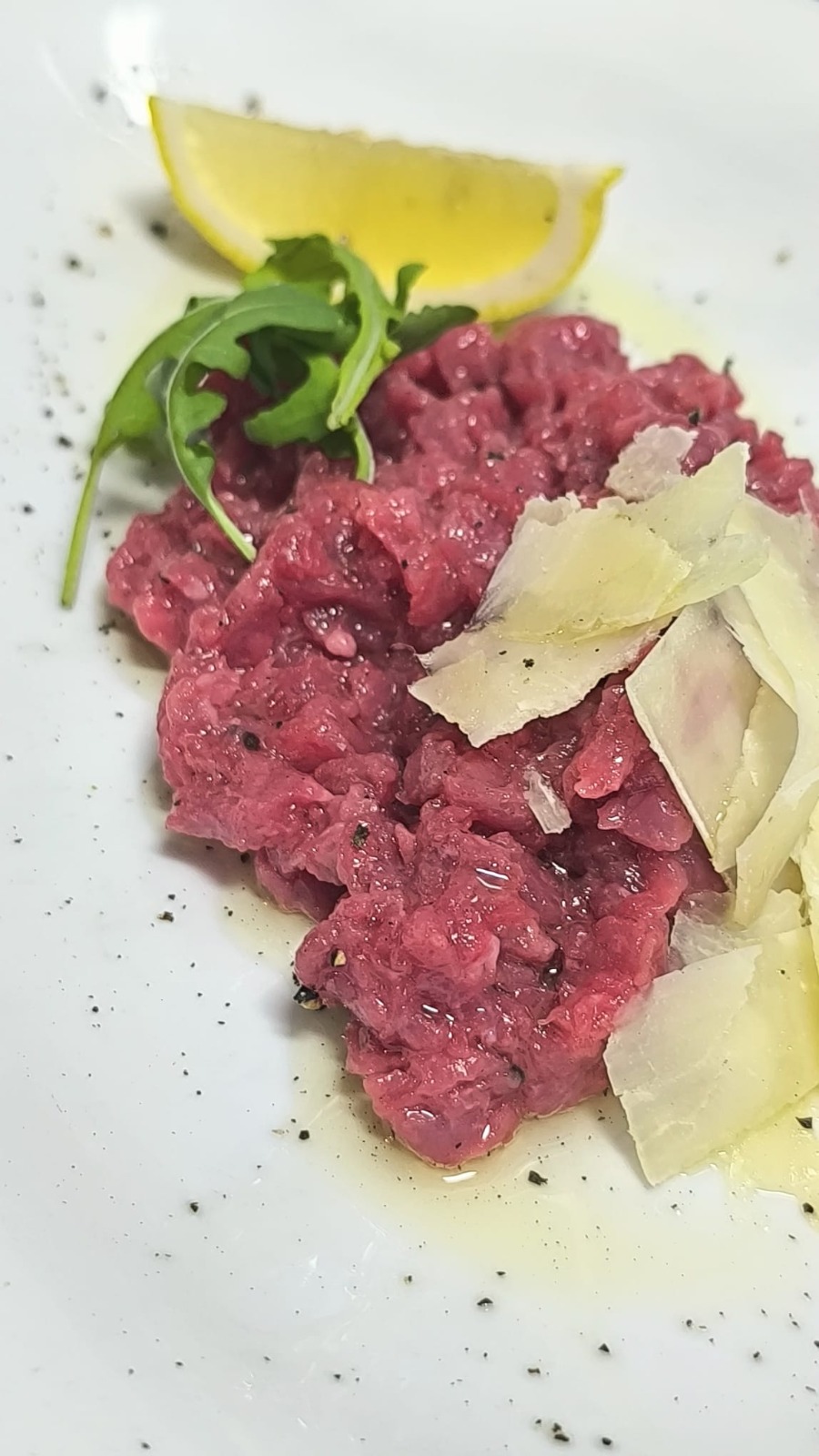 Tartar de Fassona · Ternera piamontesa a cuchillo